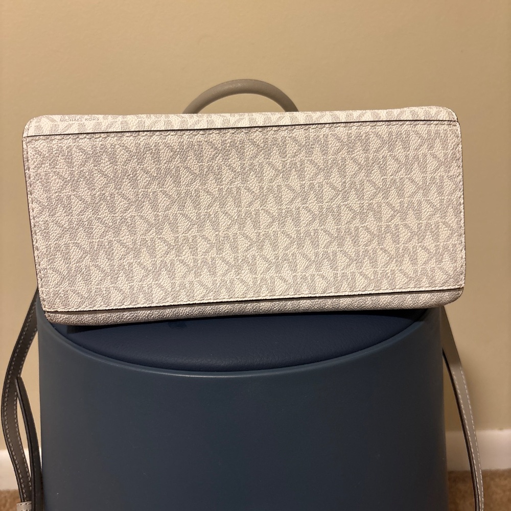 Michael Kors Purse - Picture 3 of 4